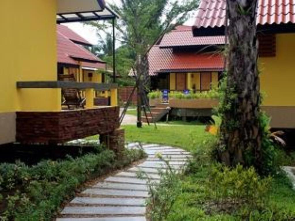 Tanisa Resort Chumphon Exteriör bild