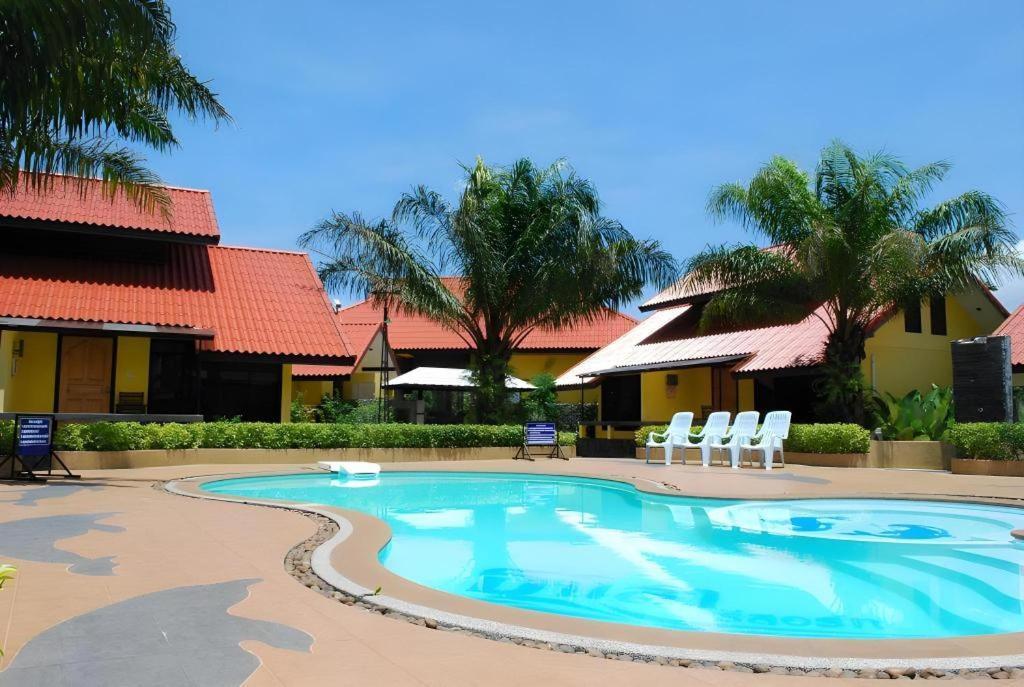 Tanisa Resort Chumphon Exteriör bild