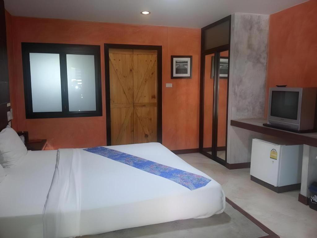 Tanisa Resort Chumphon Exteriör bild
