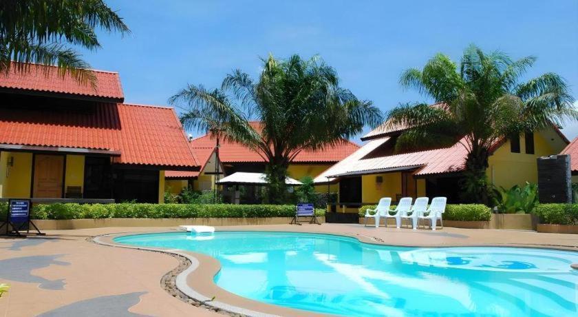 Tanisa Resort Chumphon Exteriör bild