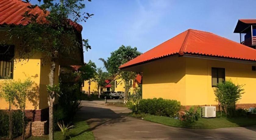 Tanisa Resort Chumphon Exteriör bild