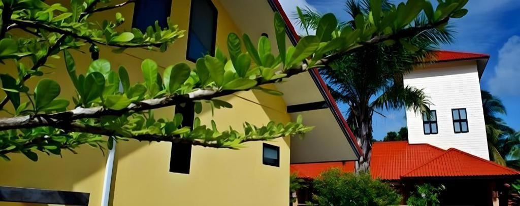 Tanisa Resort Chumphon Exteriör bild