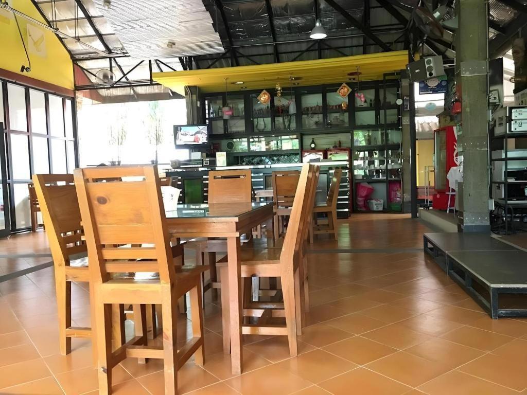 Tanisa Resort Chumphon Exteriör bild