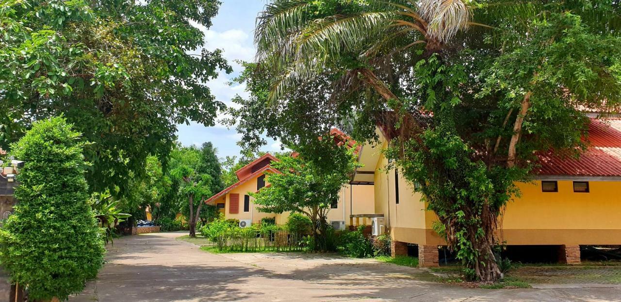 Tanisa Resort Chumphon Exteriör bild